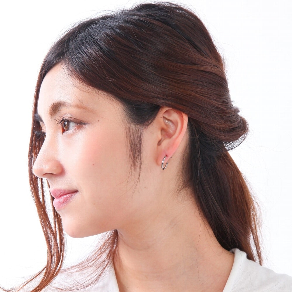 ピアスを付けた女性